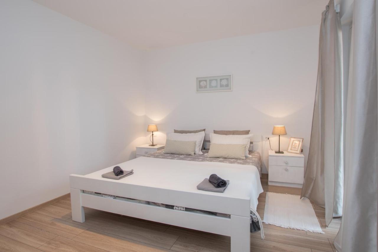 Lirio Apartment